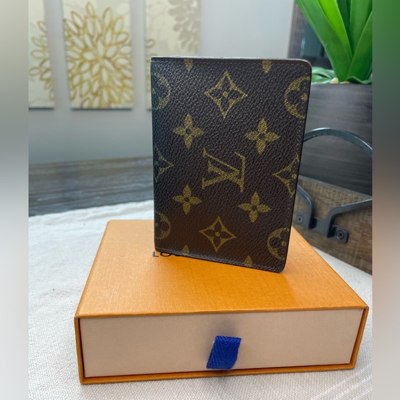 💯 authentic Louis Vuitton monogram card holder with box and COA - Picture 1 of 7